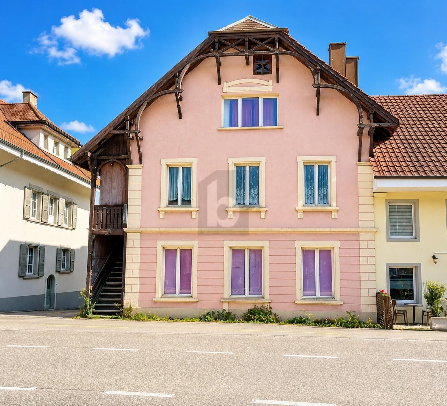 12 rooms multi family house