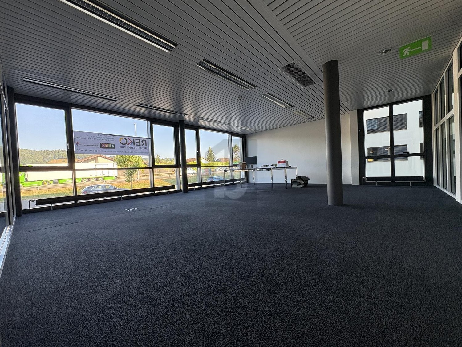 220m² office