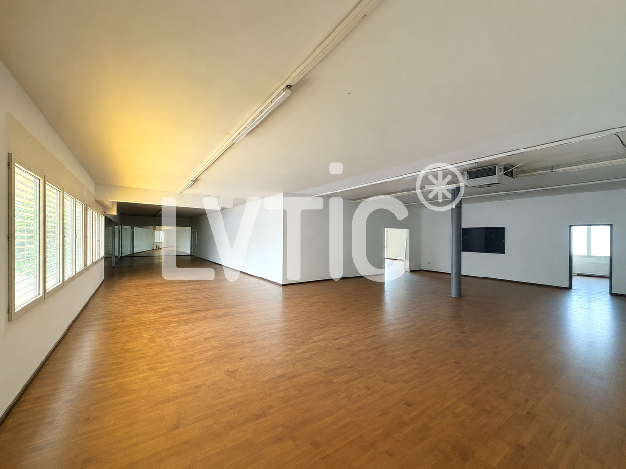 336m² atelier, Foto 2 von 9