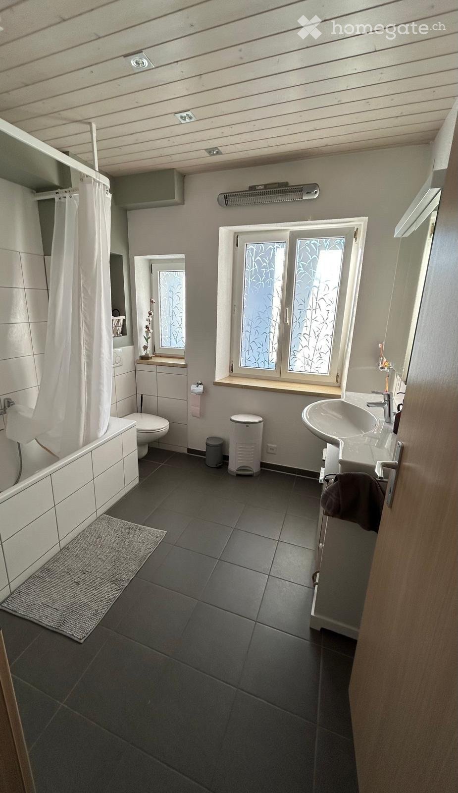 5 rooms apartment
