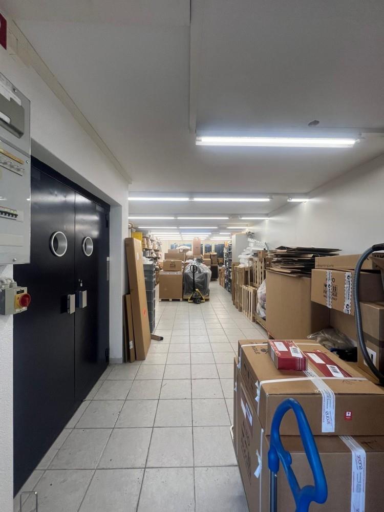 254m² shop, Foto 10 von 10