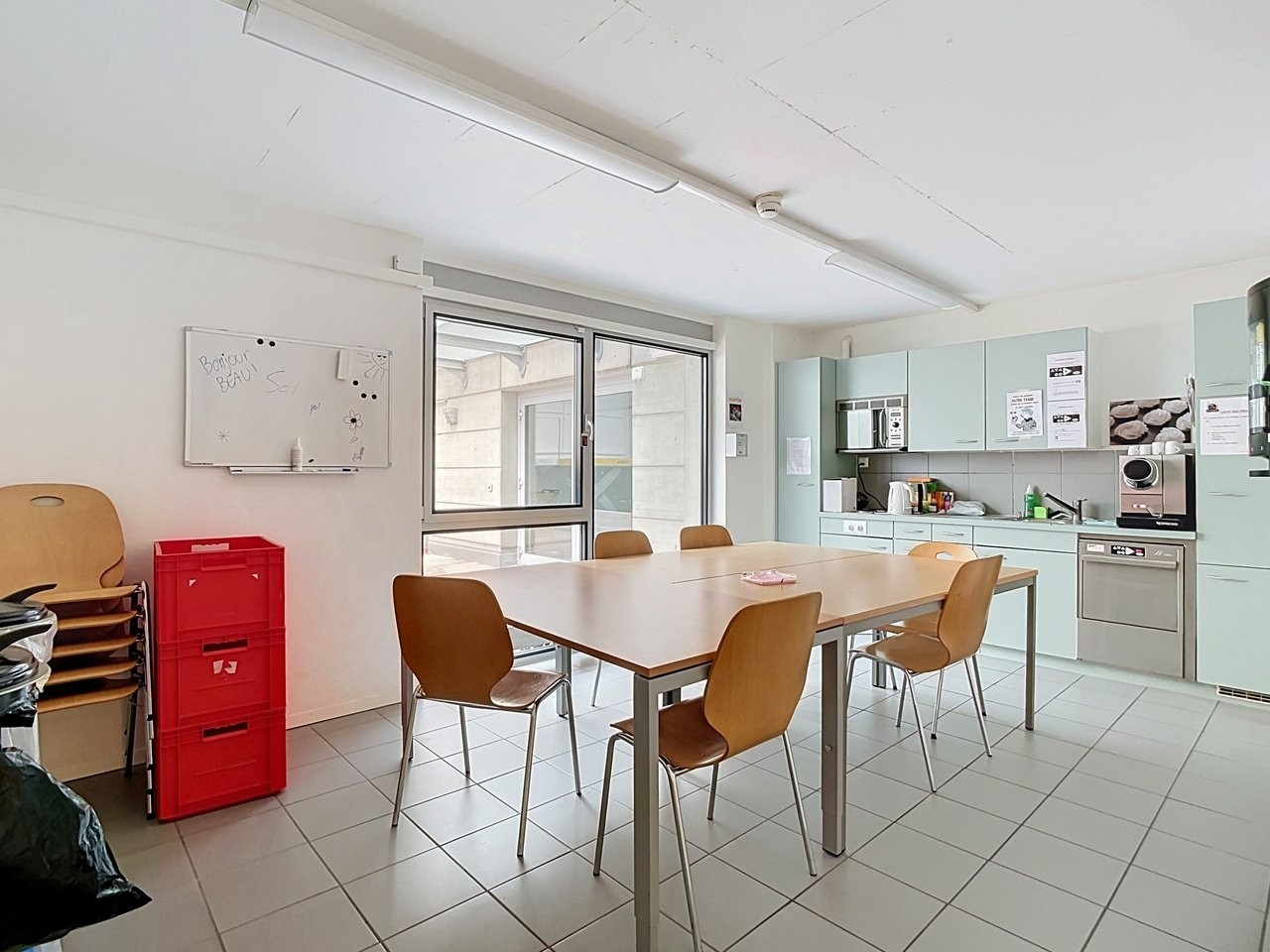 860m² commercial