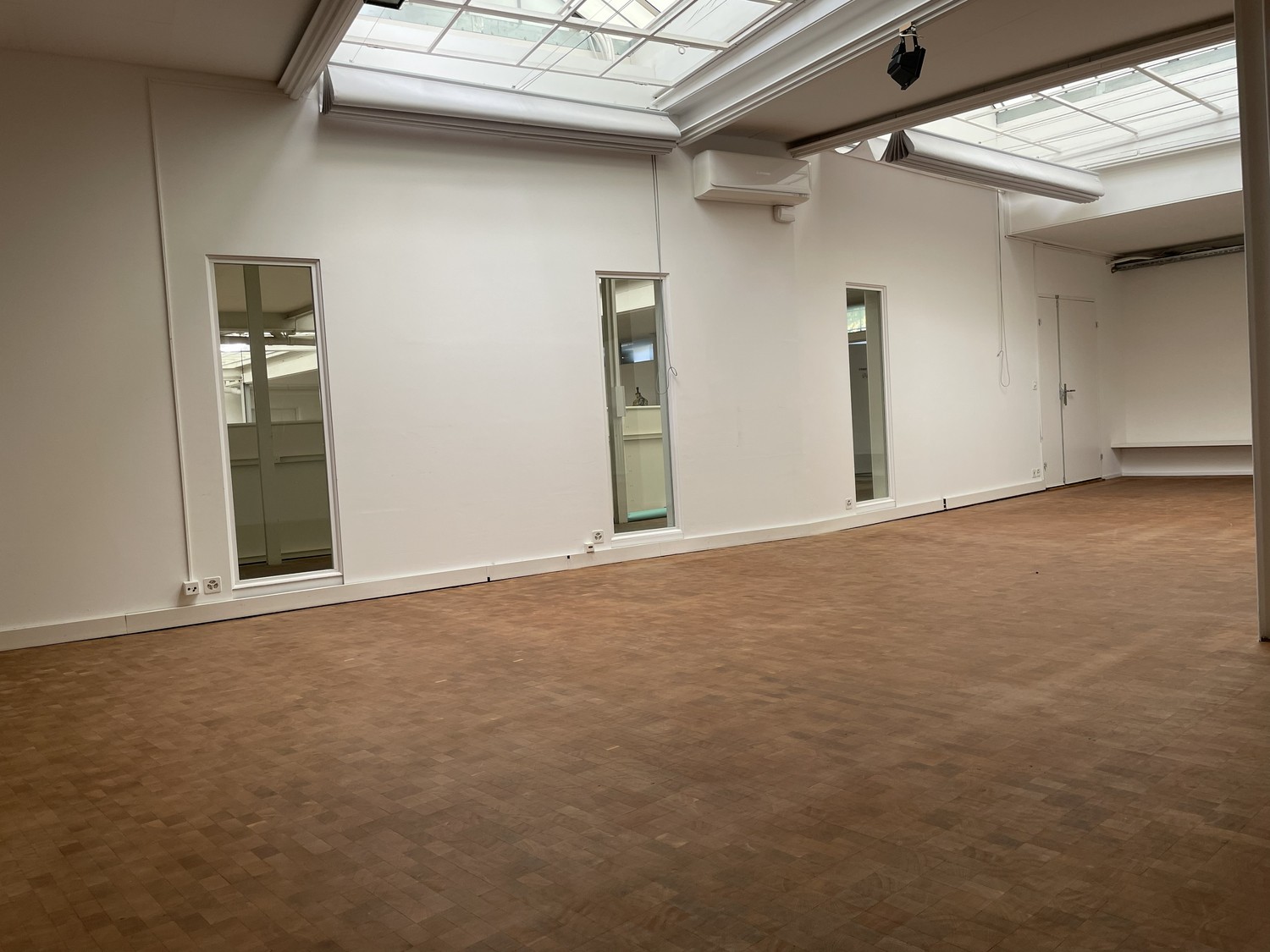 106m² office