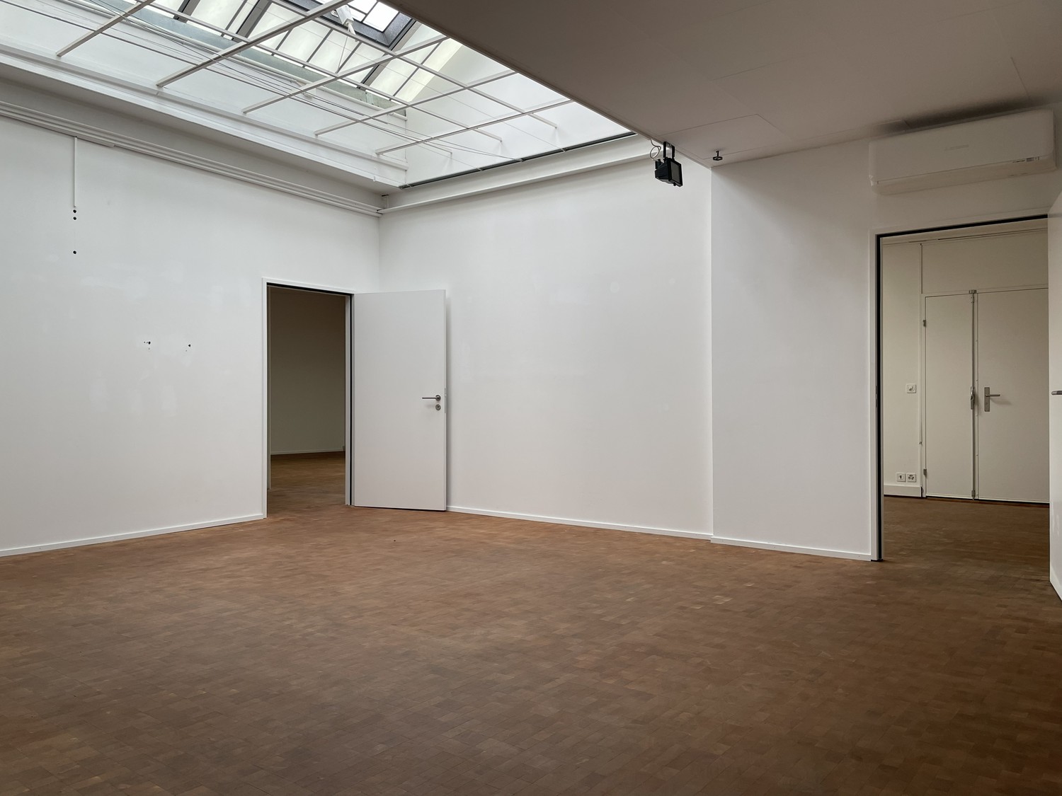106m² office