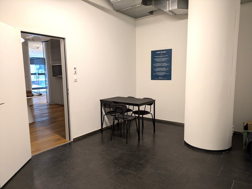 121m² shop