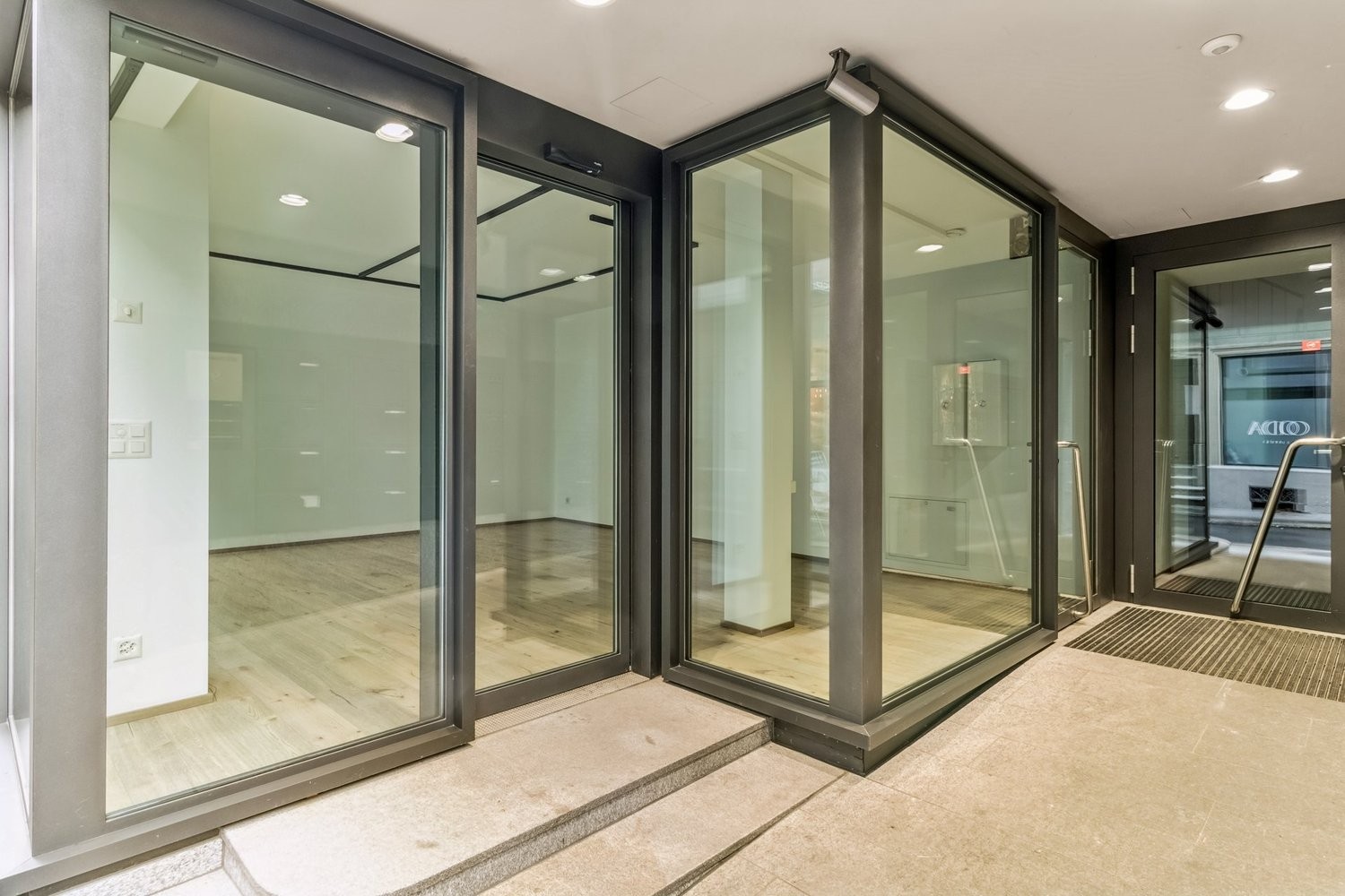 30m² commercial