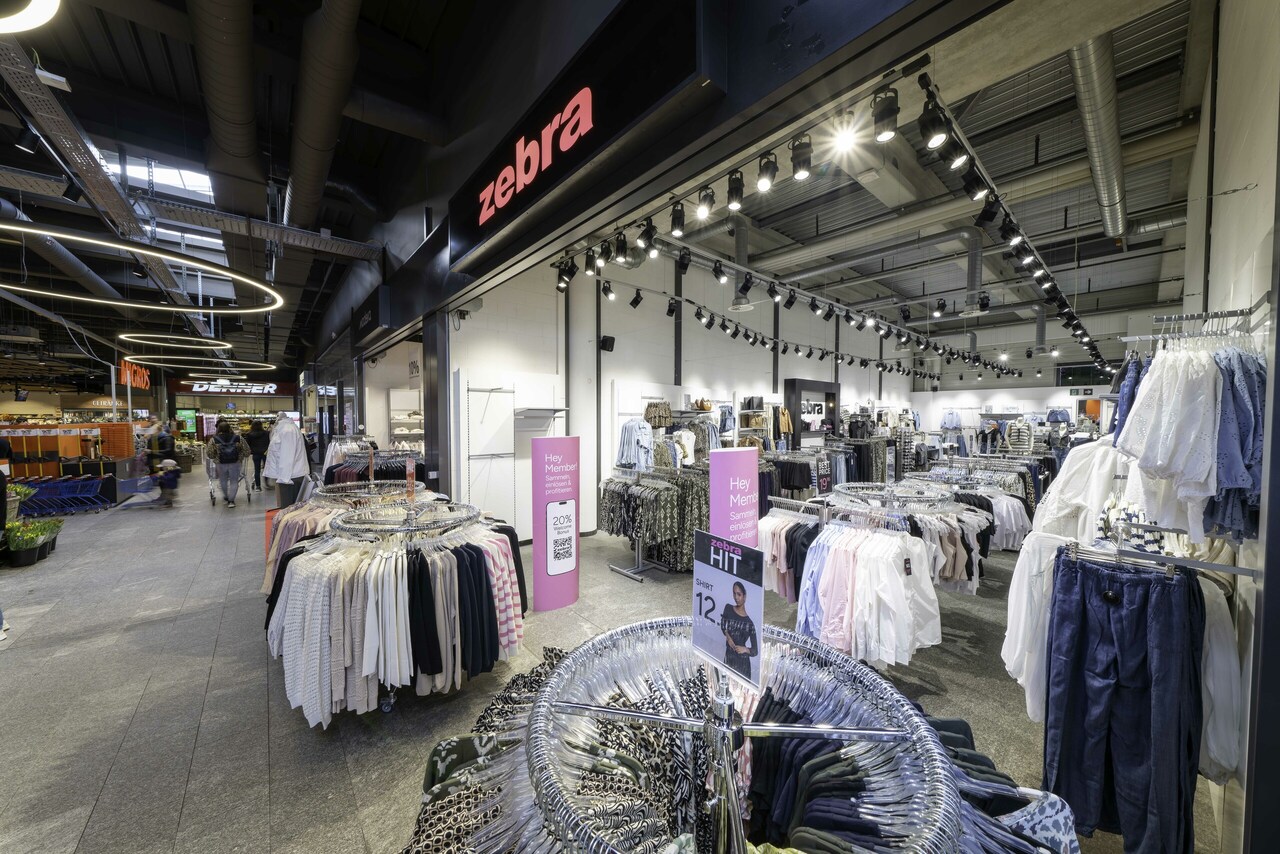 160m² shop
