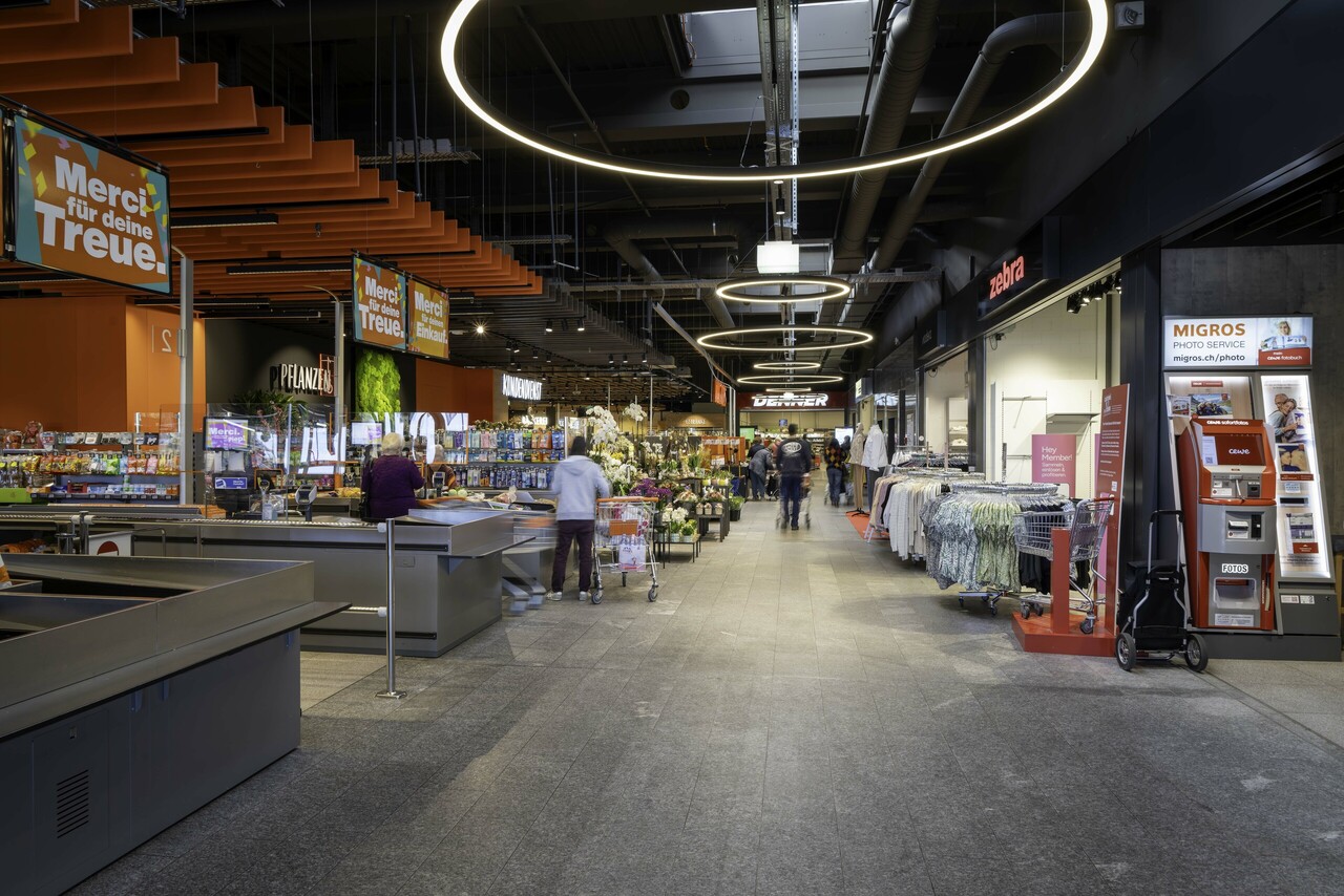 160m² shop