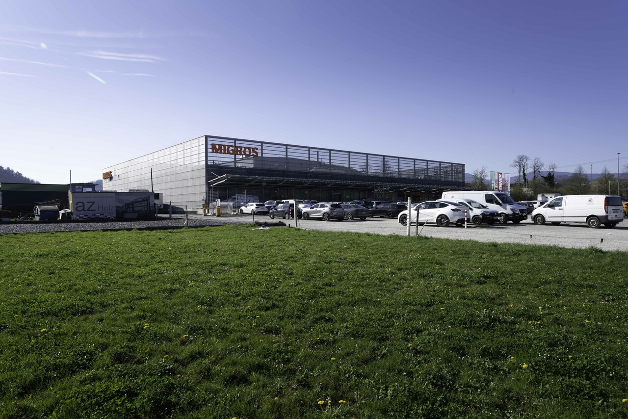 160m² shop