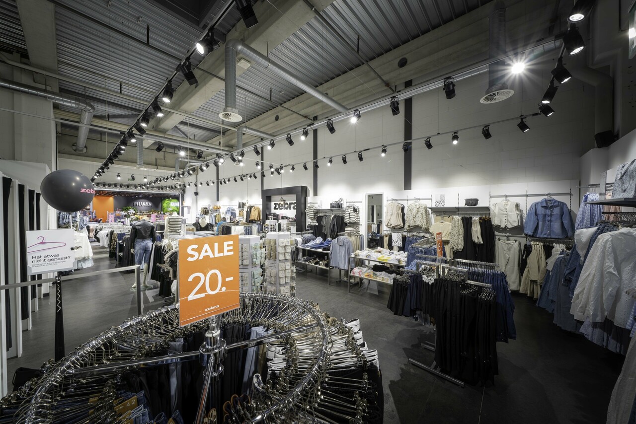 160m² shop