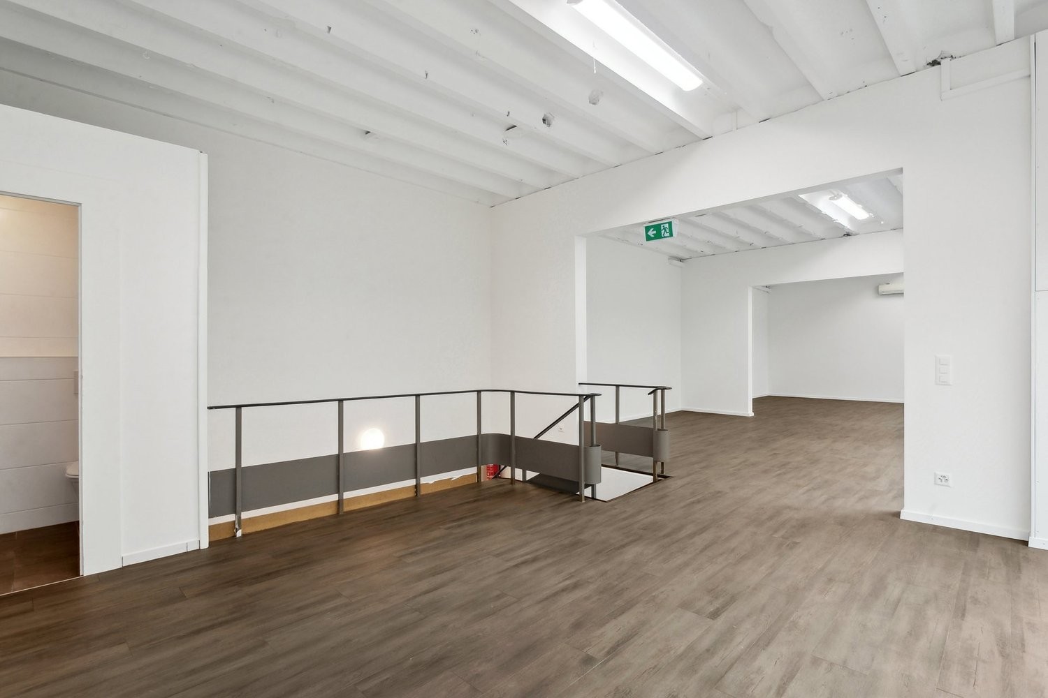 165m² shop, Foto 5 von 9