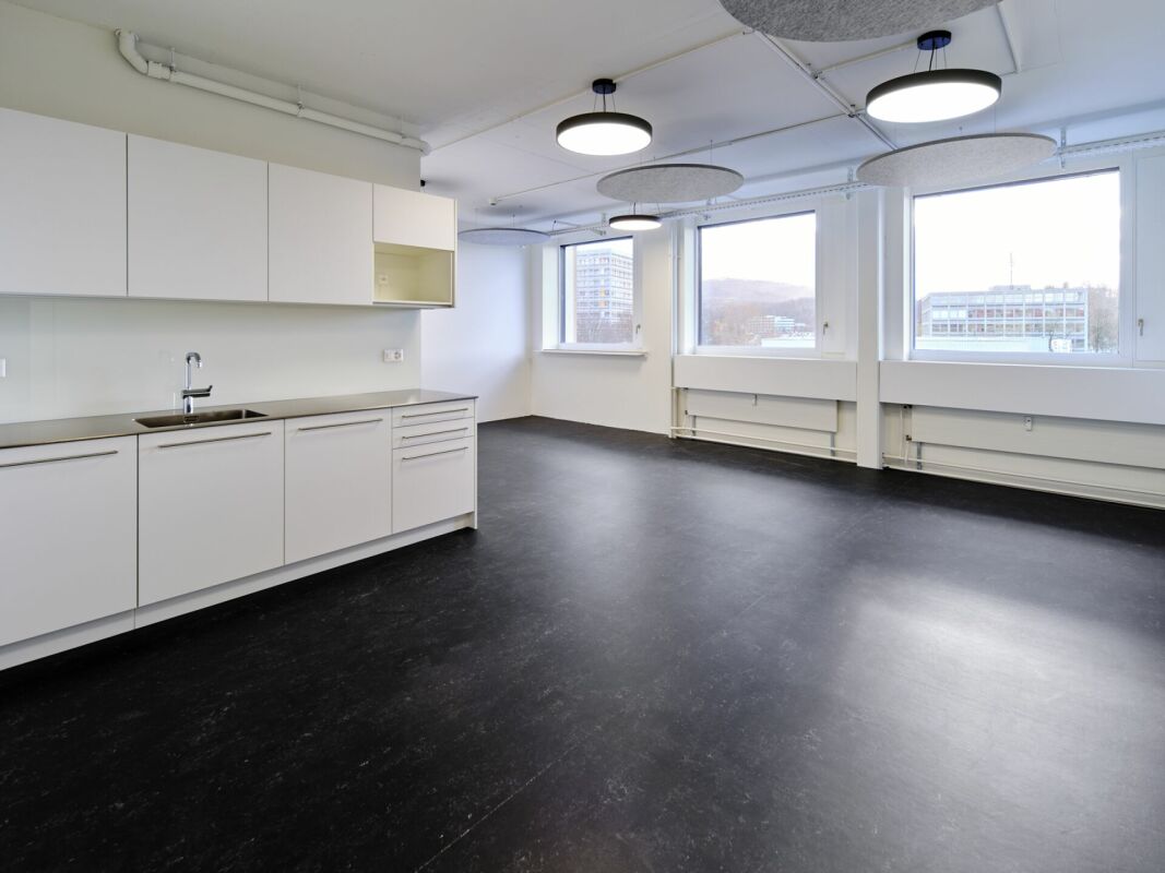 699m² office