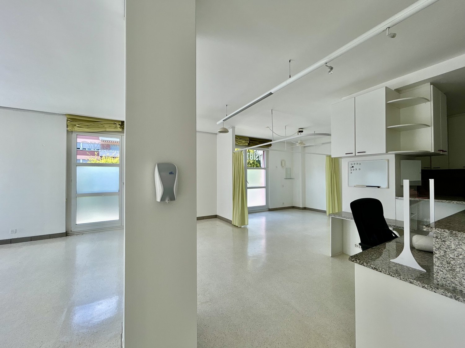 148m² bâtiment résidentiel / commercial, photo 3 sur 8