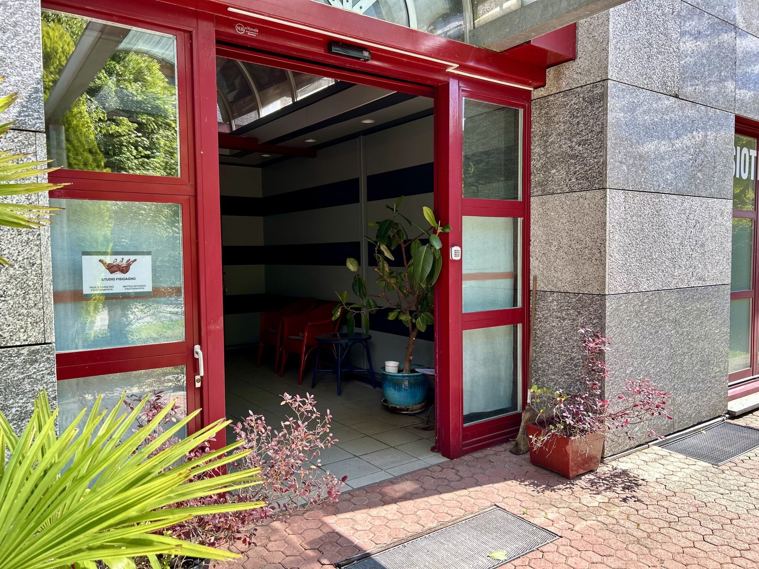 148m² bâtiment résidentiel / commercial, photo 6 sur 8