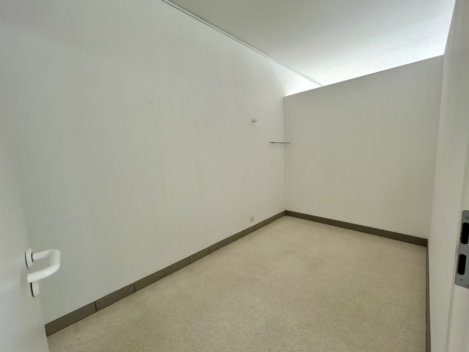 148m² bâtiment résidentiel / commercial, photo 5 sur 8