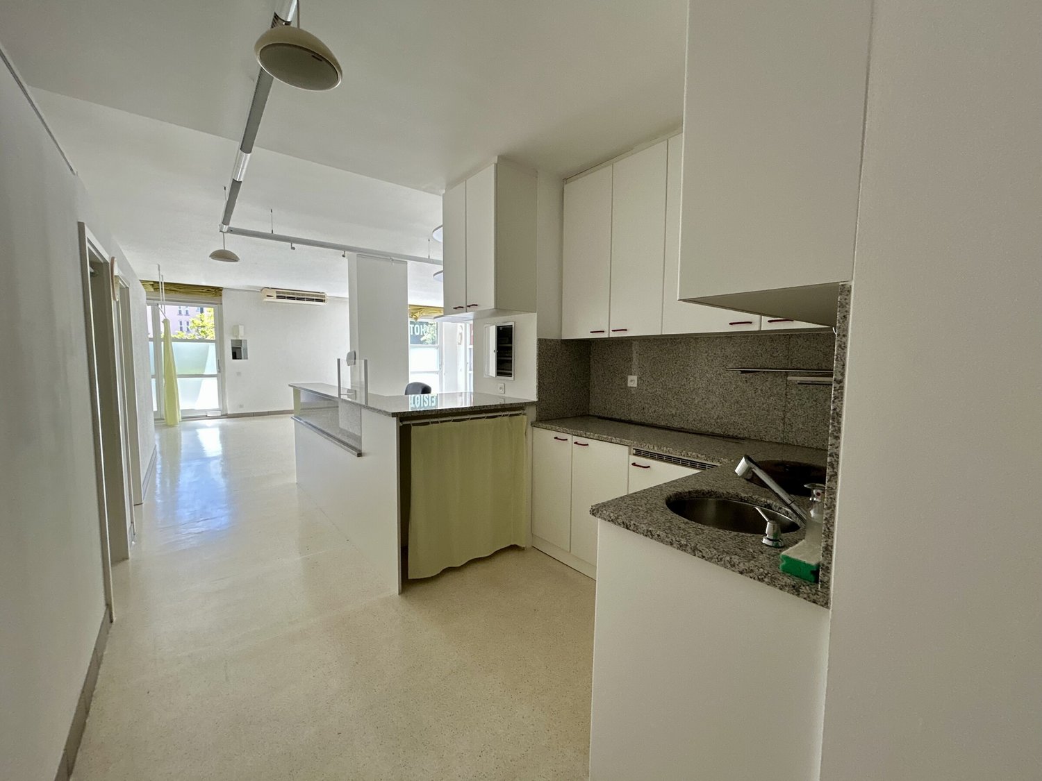 148m² bâtiment résidentiel / commercial, photo 4 sur 8