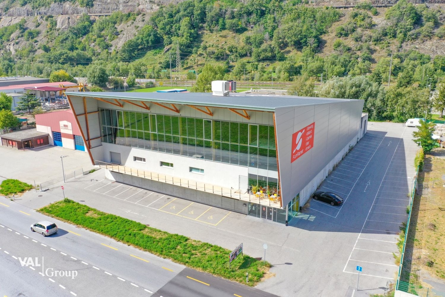 Sports hall, Foto 2 von 10