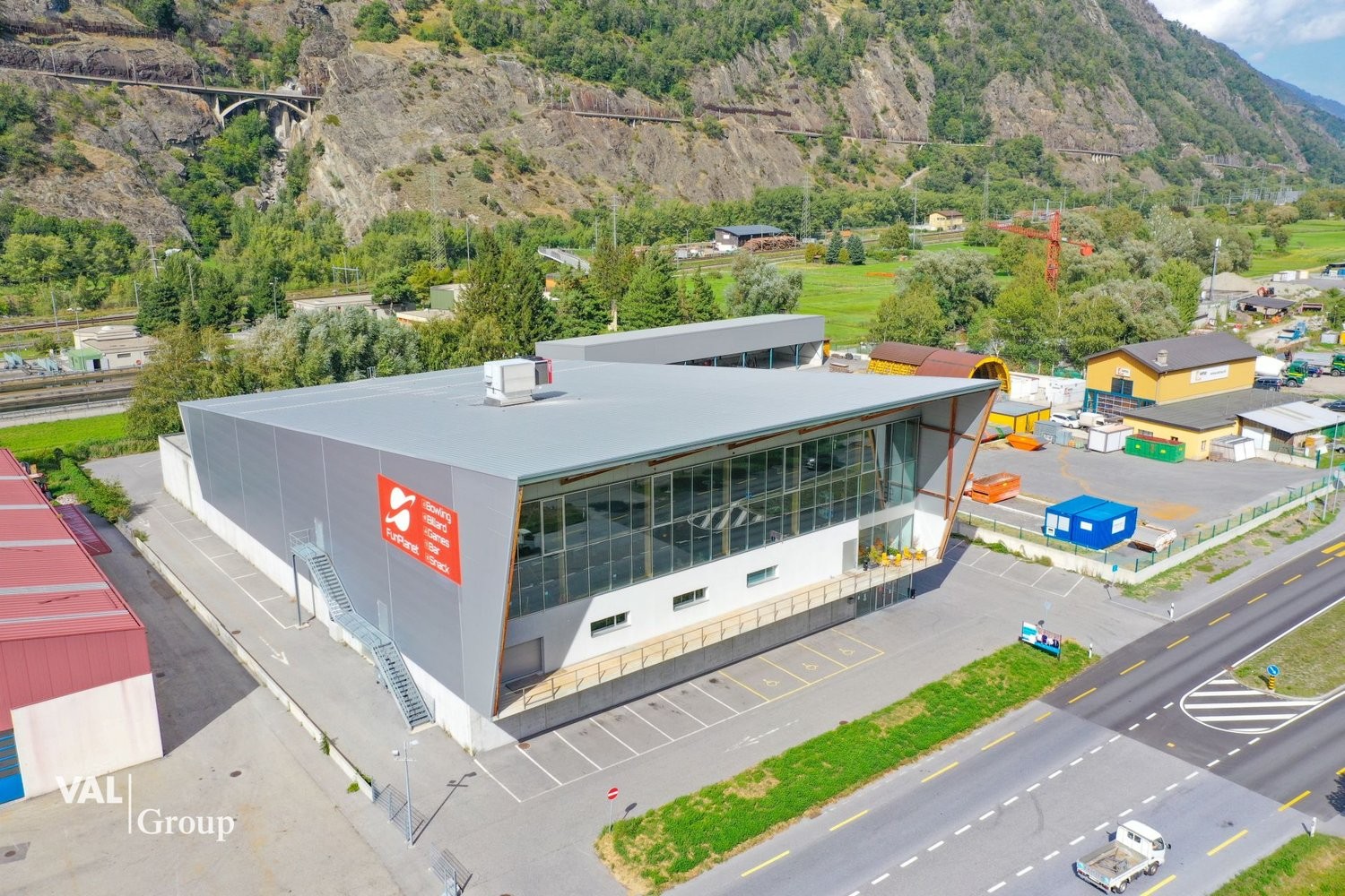 Sports hall, Foto 1 von 10