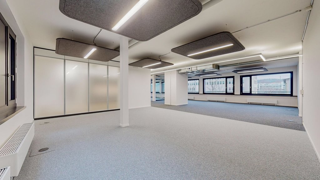 382m² office