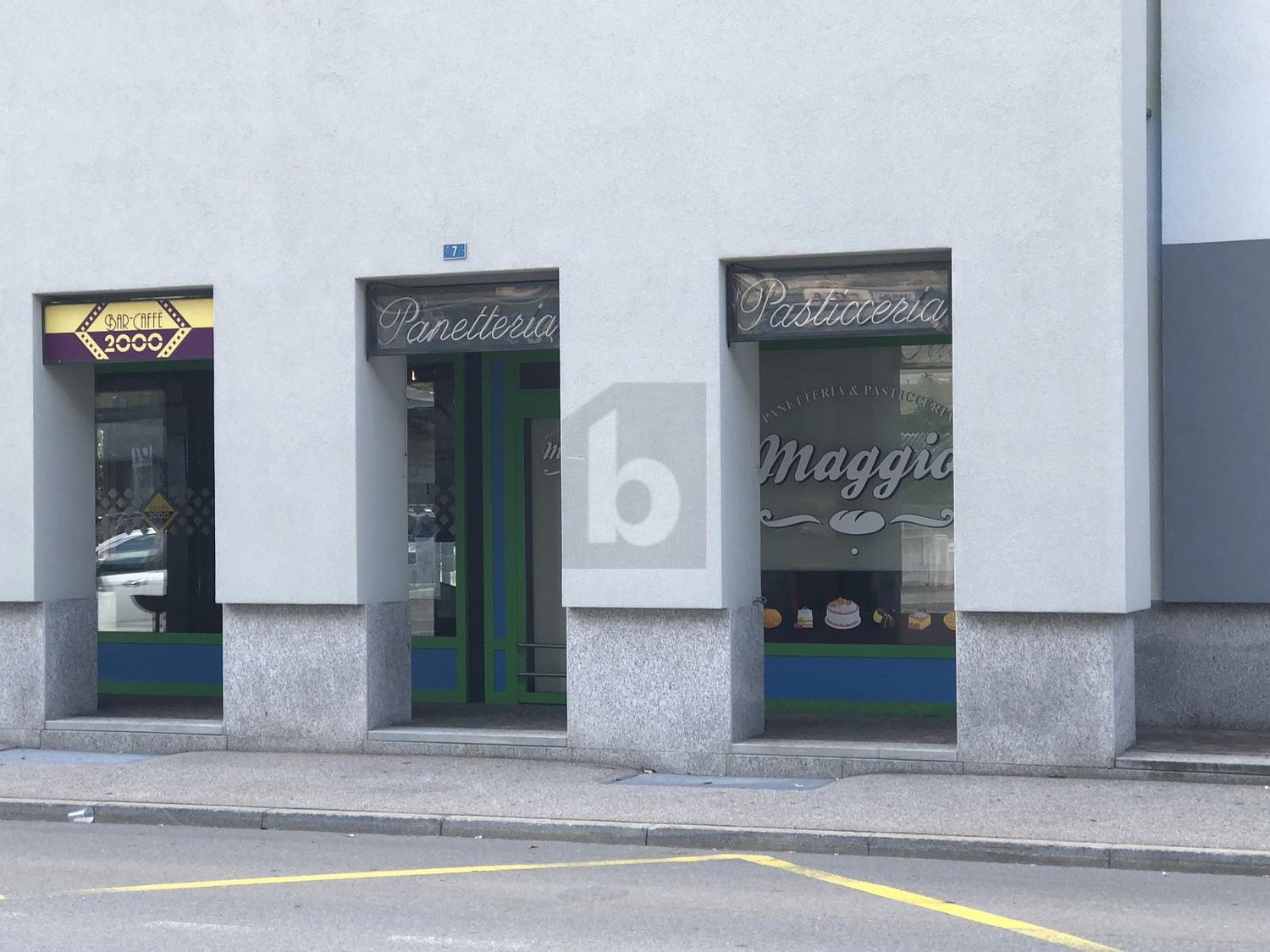102m² shop