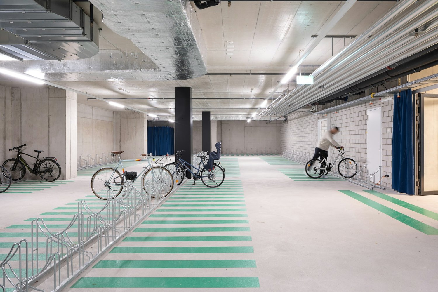 720m² office