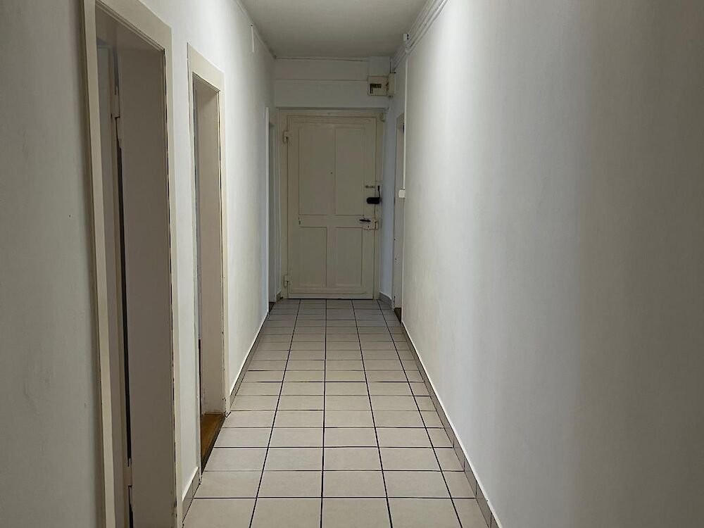 5 rooms apartment