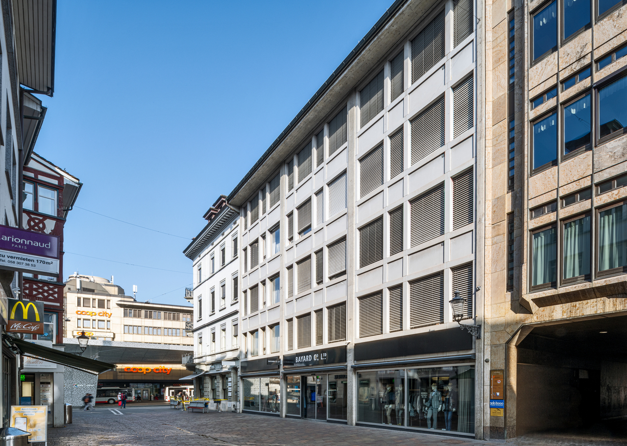 660m² office
