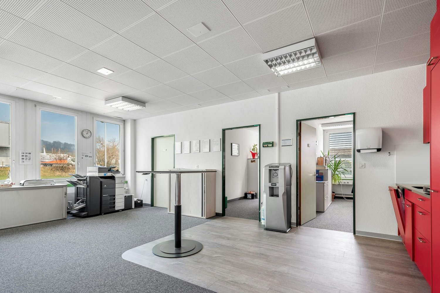 1010m² office