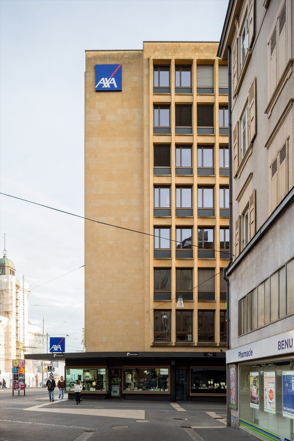 132m² shop