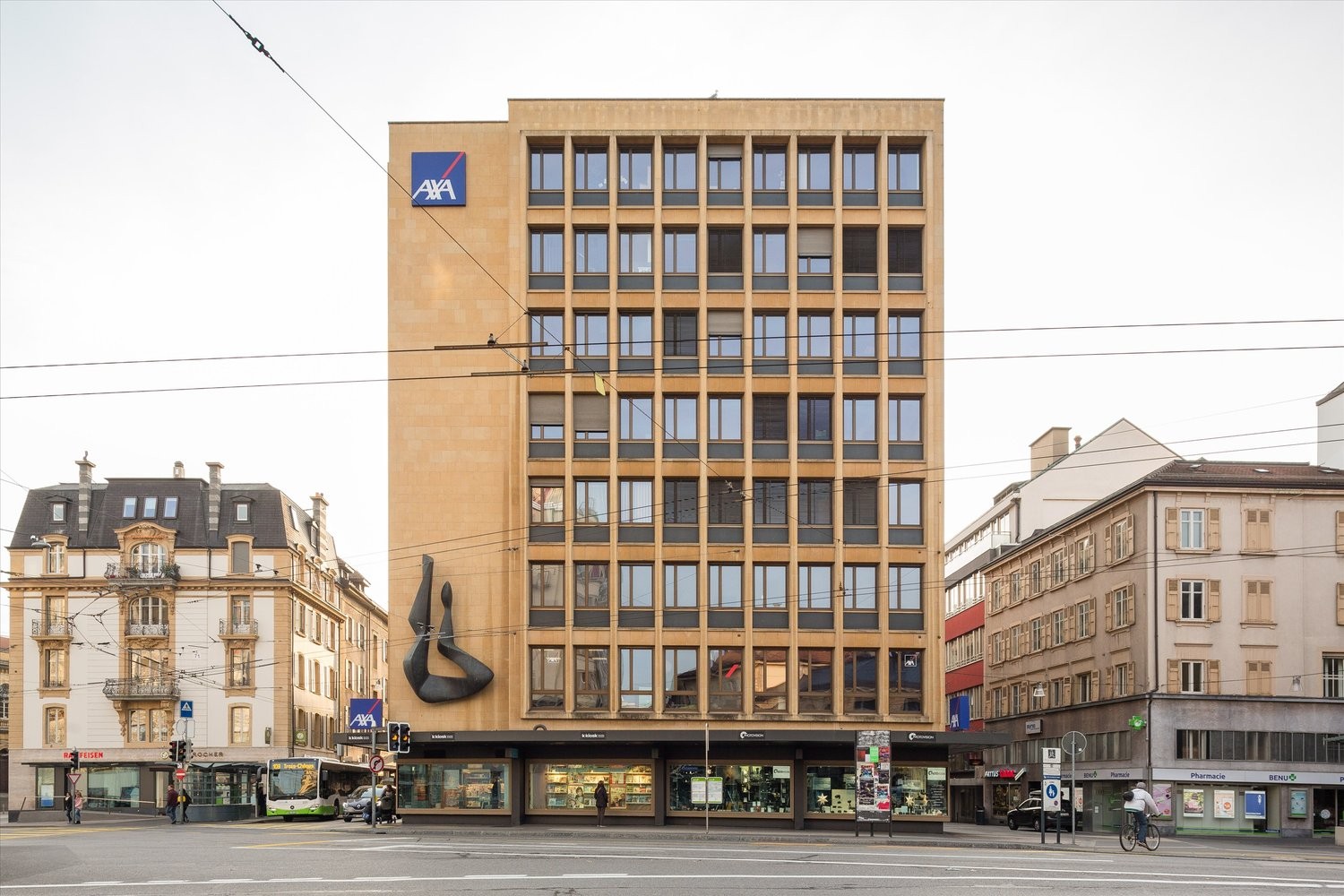 132m² shop