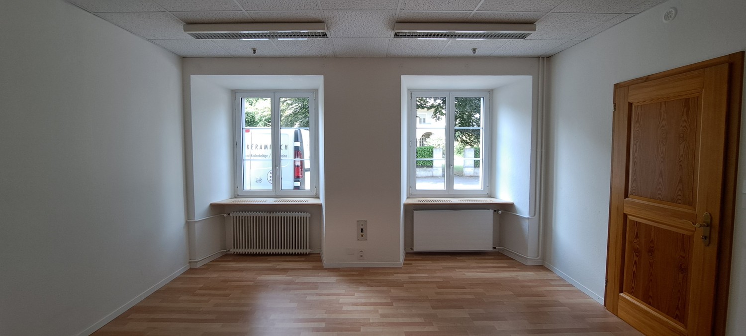 Commercial, photo 1 of 7