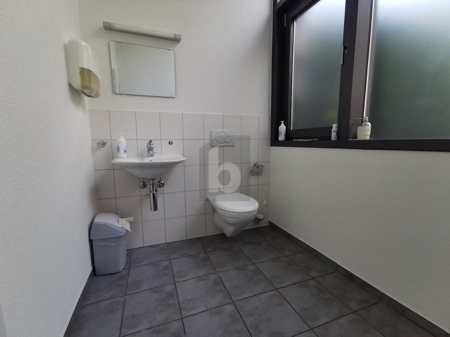 124m² office