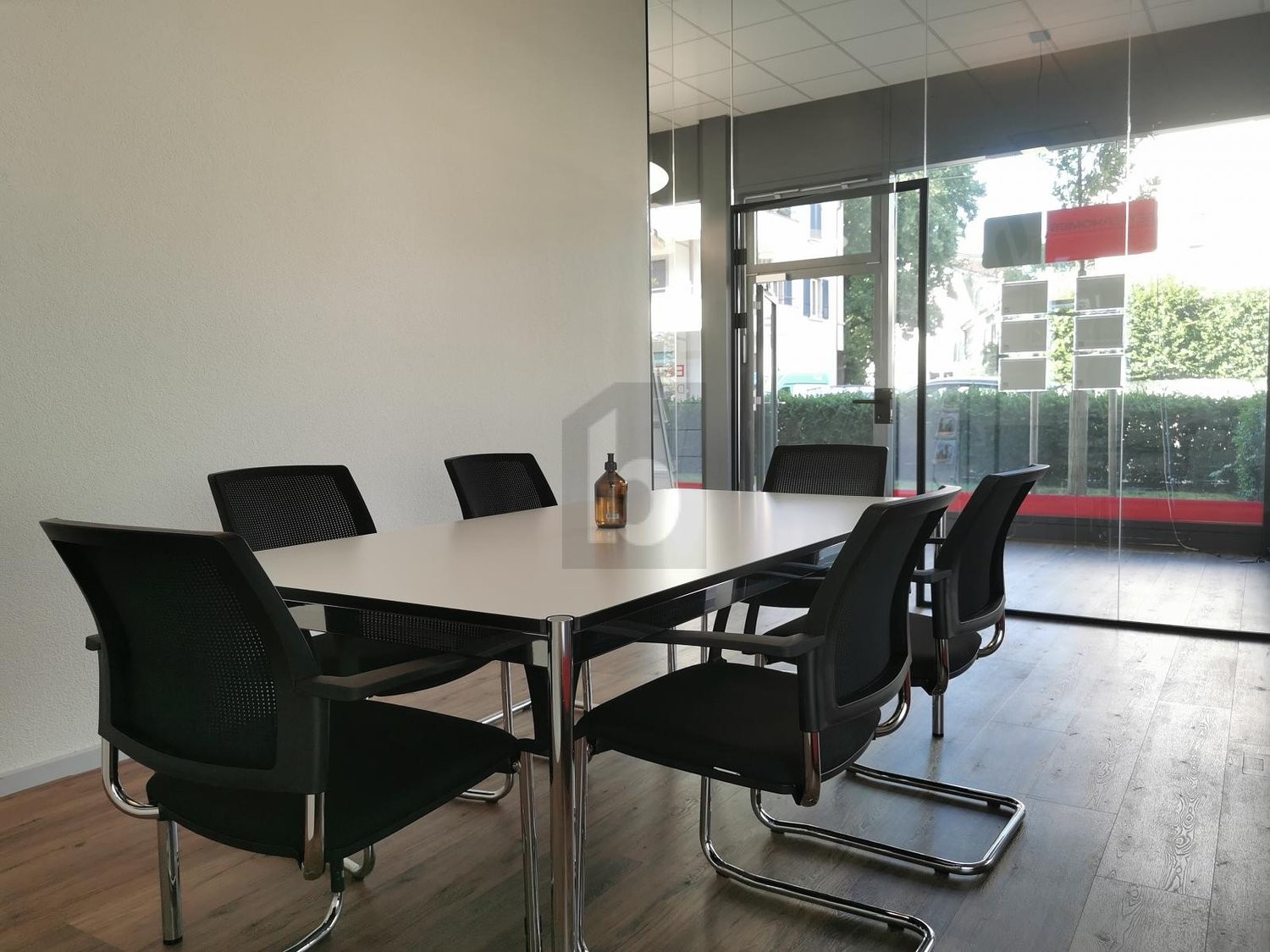 124m² office