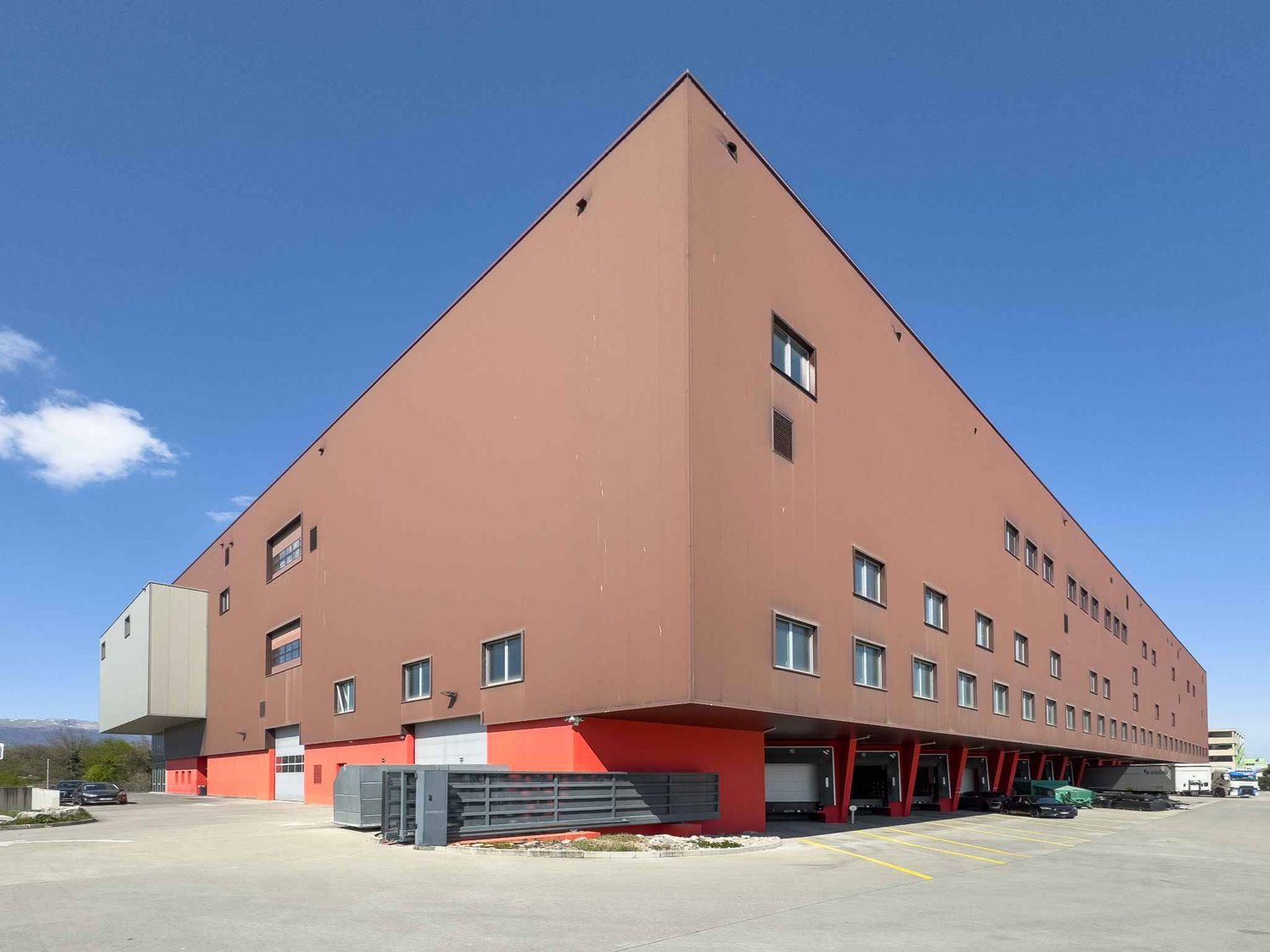 2157m² commerciale