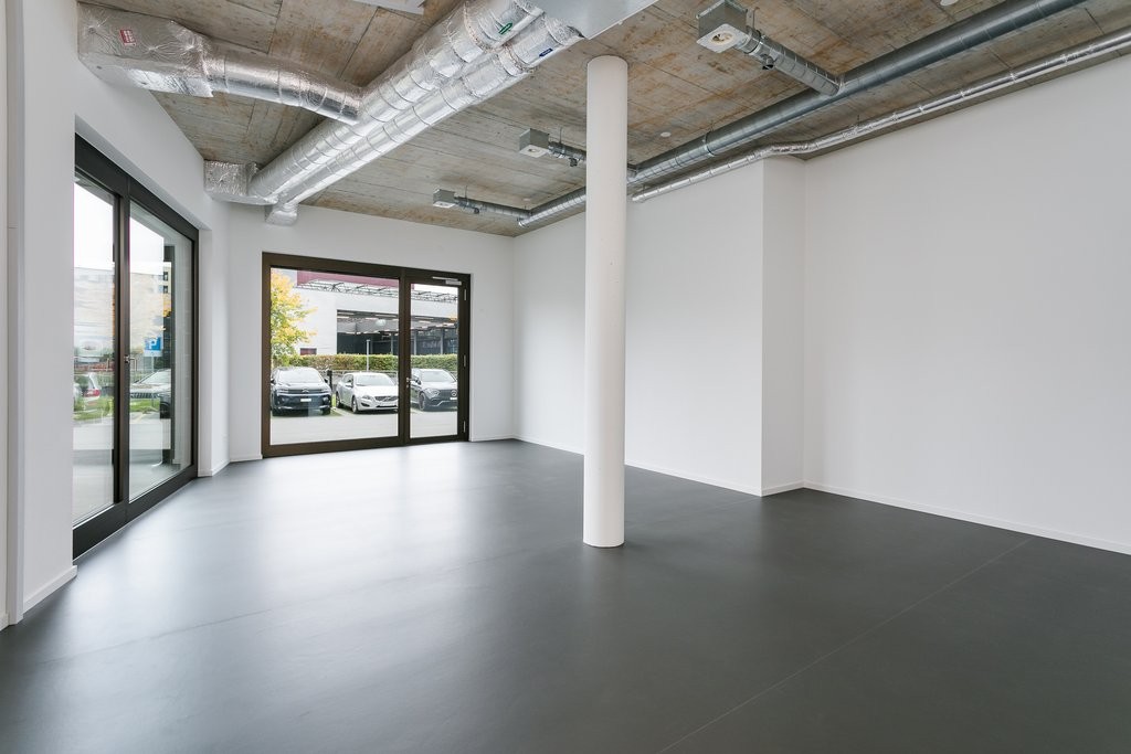 60m² commercial
