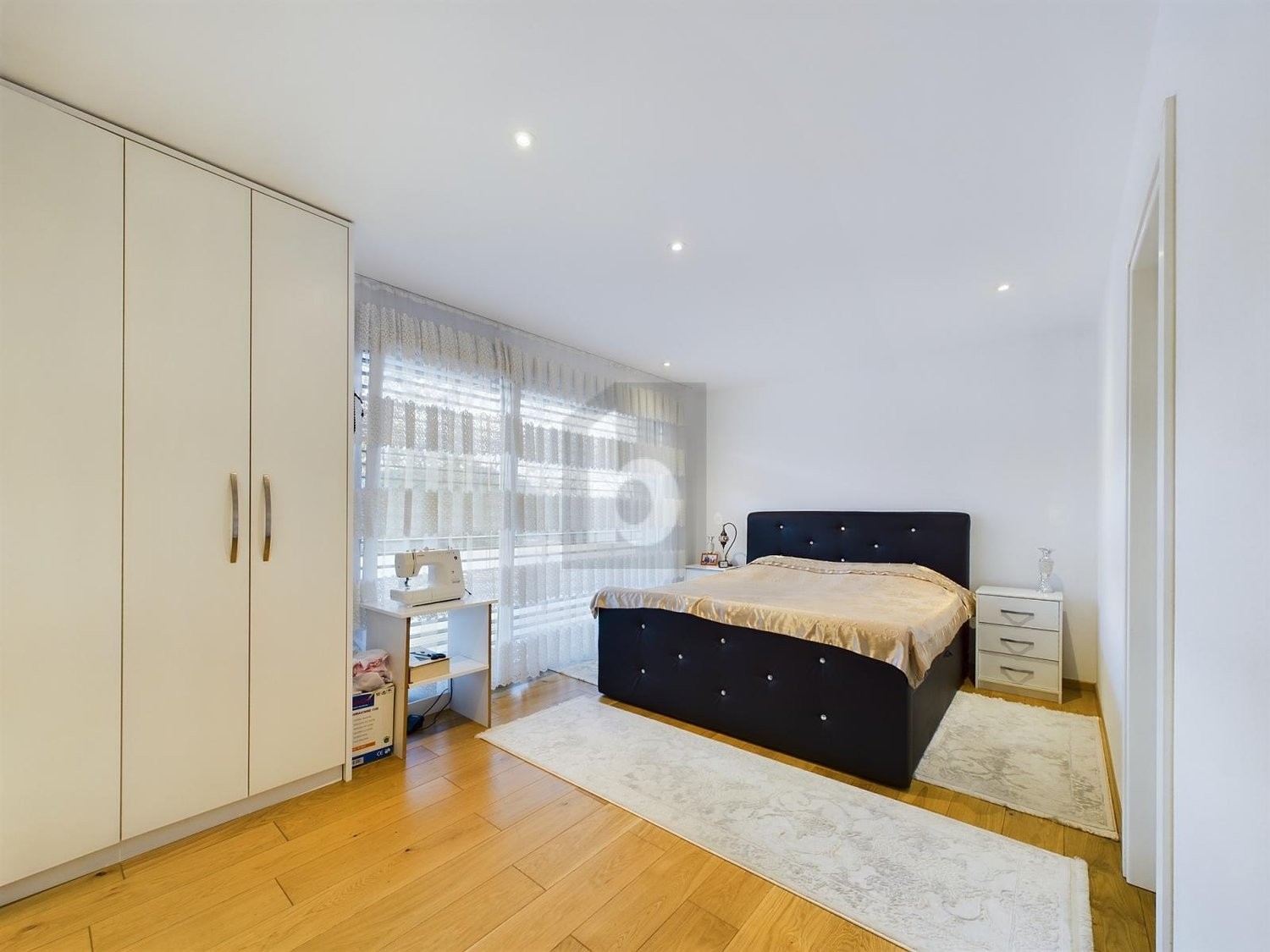 8 ½ Zimmer Einfamilienhaus, Foto 3 von 4