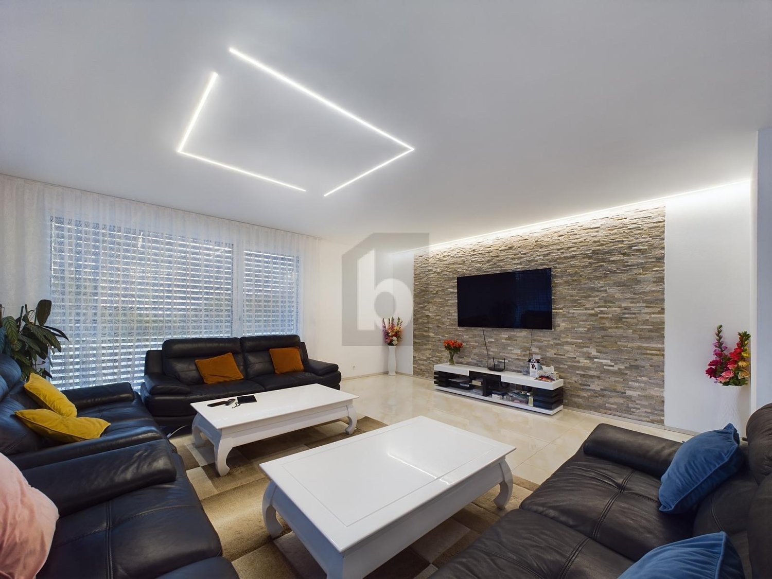 8 ½ Zimmer Einfamilienhaus, Foto 1 von 4