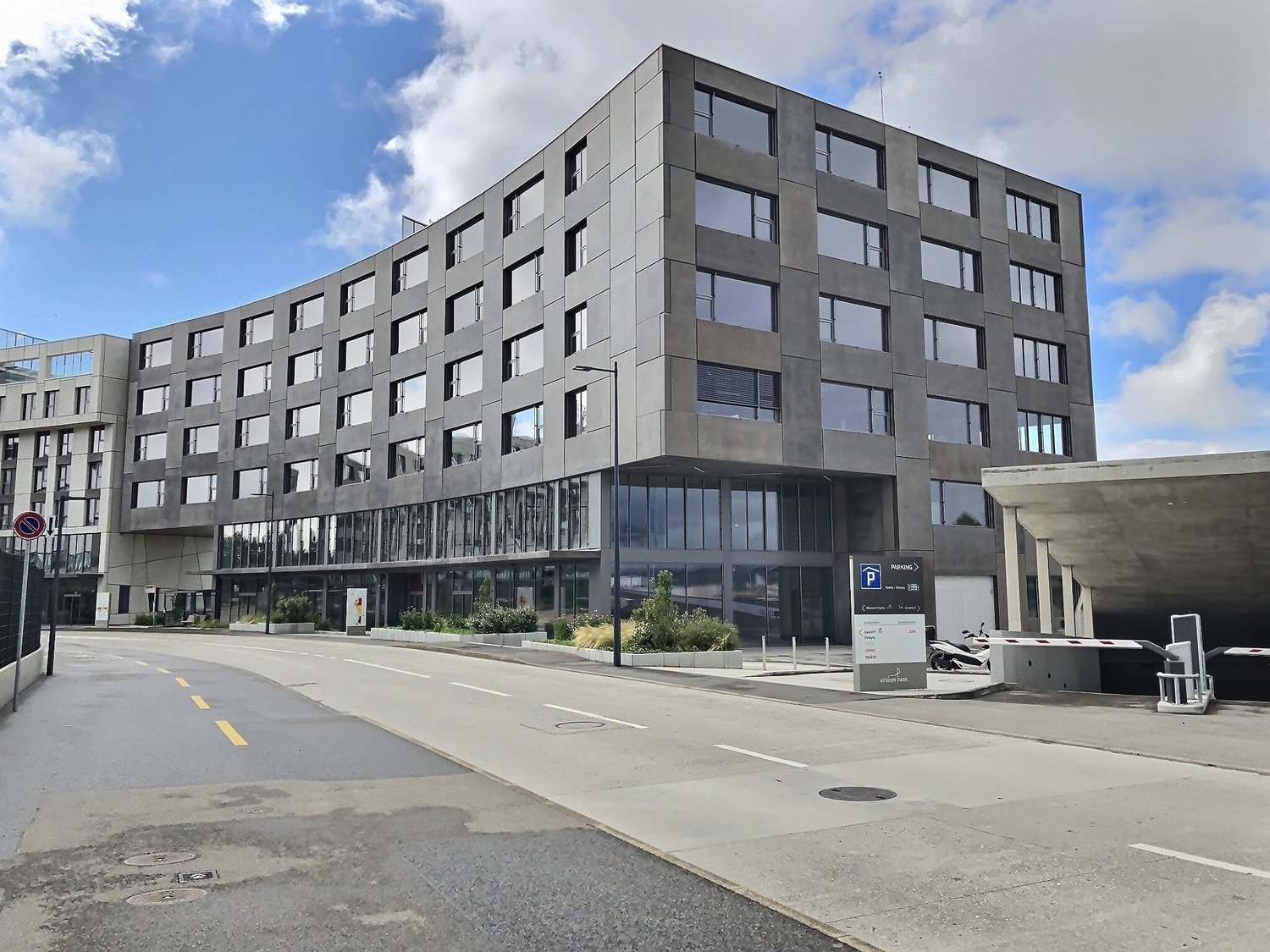 337m² office, photo 1 of 10