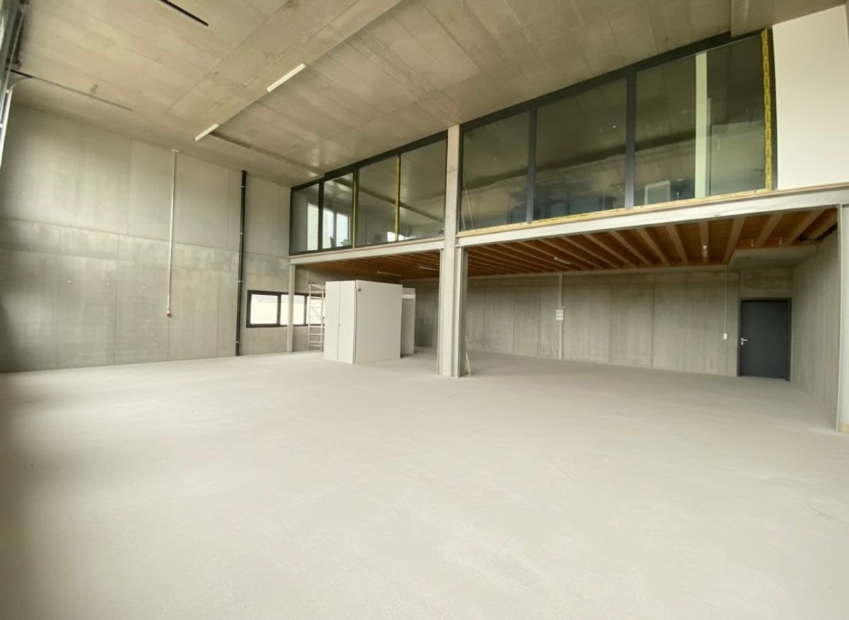 245m² Industrieobjekt, Foto 1 von 8