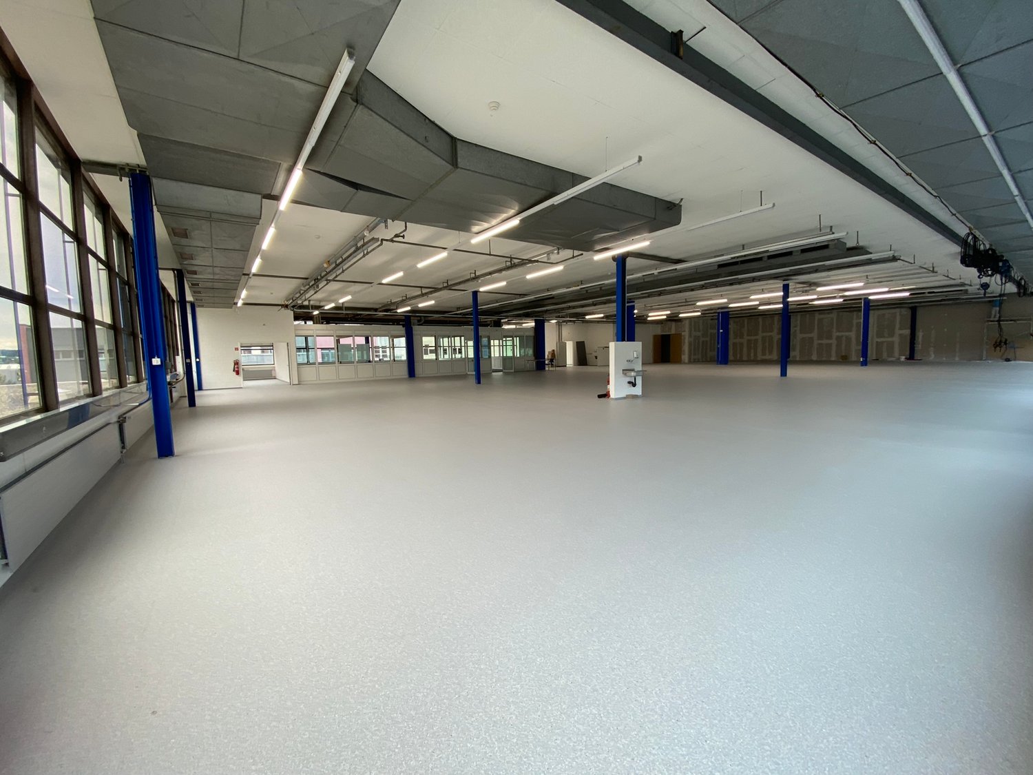 1210m² commercial, photo 2 sur 7