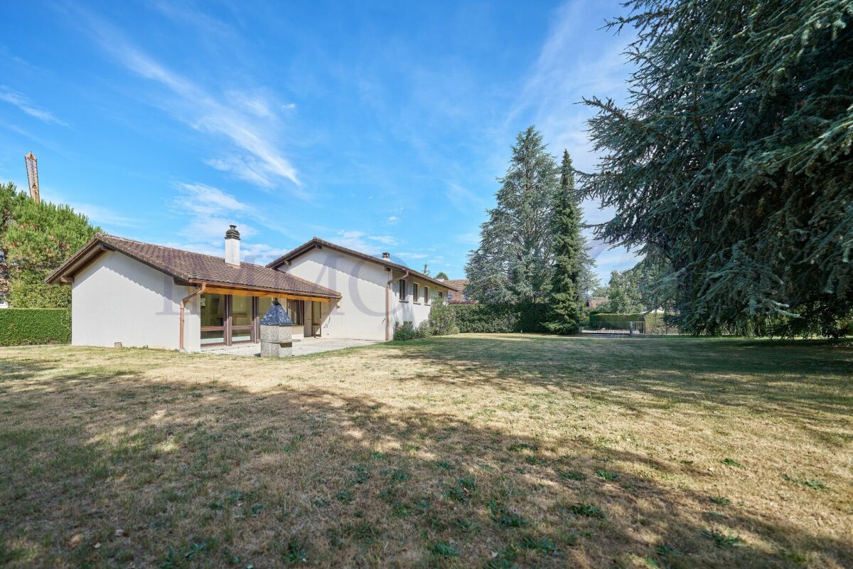 8 Zimmer Einfamilienhaus, Foto 2 von 10