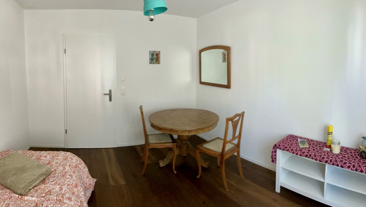Zimmer in einer Wohngemeinschaft

In der WG wird demnächst ein Platz frei! Ich suche eine saubere, respektvolle und nichtrauchende Person, die eine ruhige und angenehme Atmosphäre schätzt.

Die Wohnung befindet sich in Pieterlen
9 Minuten vom Bahnhof und 3 Minuten von der Bushaltestelle entfernt
Zim, Foto 2 von 4