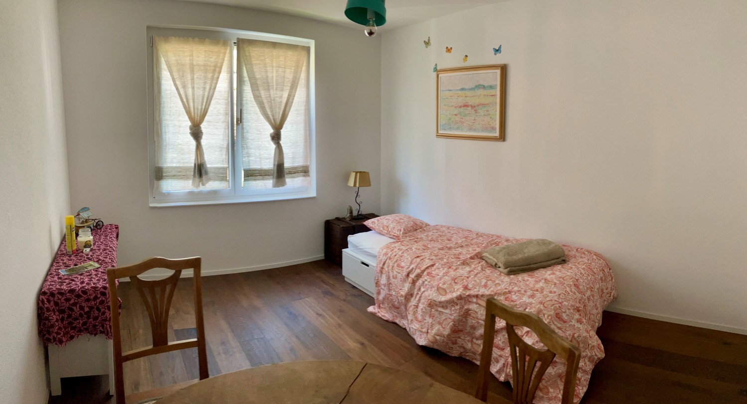 Zimmer in einer Wohngemeinschaft

In der WG wird demnächst ein Platz frei! Ich suche eine saubere, respektvolle und nichtrauchende Person, die eine ruhige und angenehme Atmosphäre schätzt.

Die Wohnung befindet sich in Pieterlen
9 Minuten vom Bahnhof und 3 Minuten von der Bushaltestelle entfernt
Zim, Foto 1 von 4