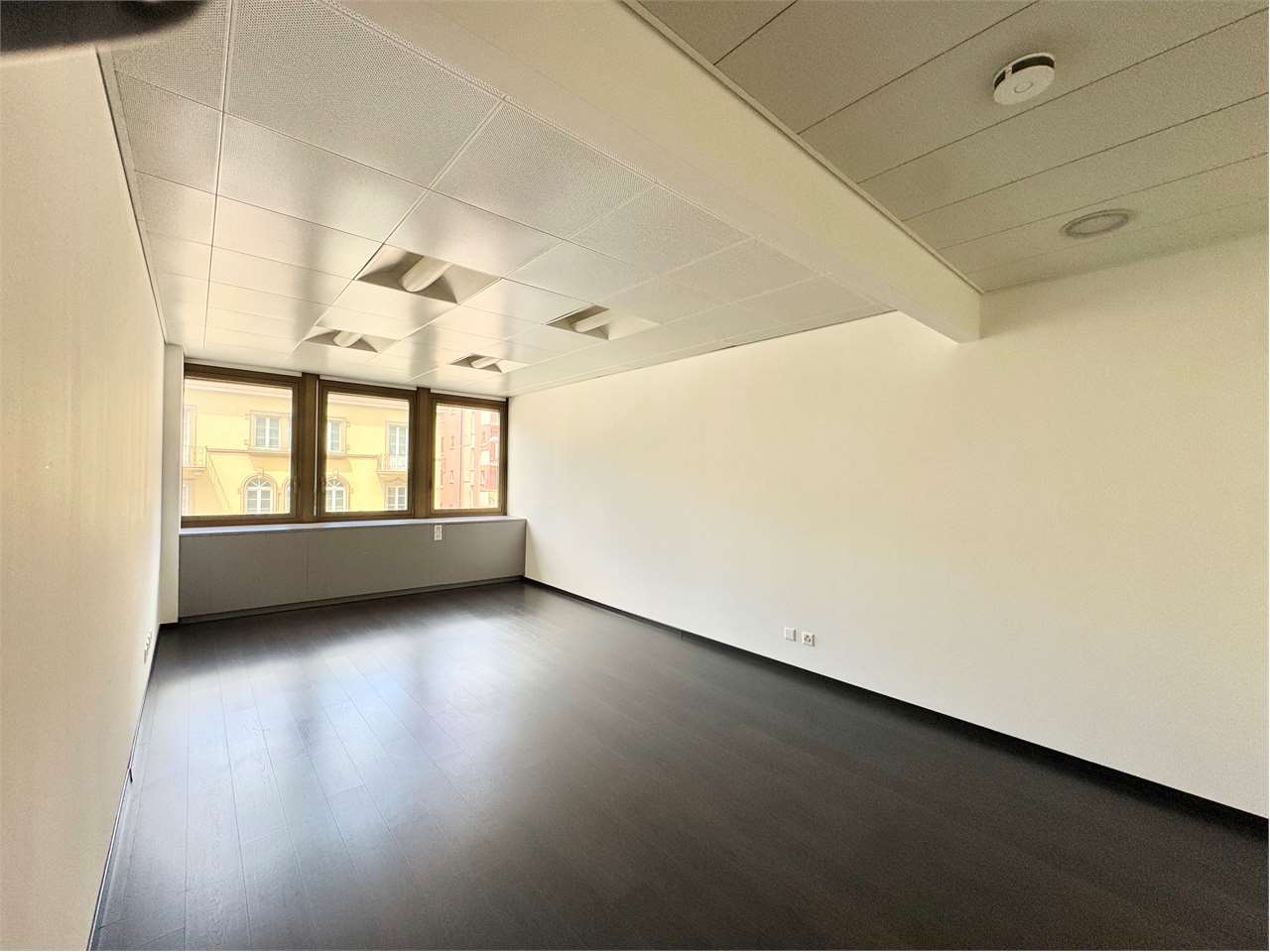 Bureau, photo 1 sur 4