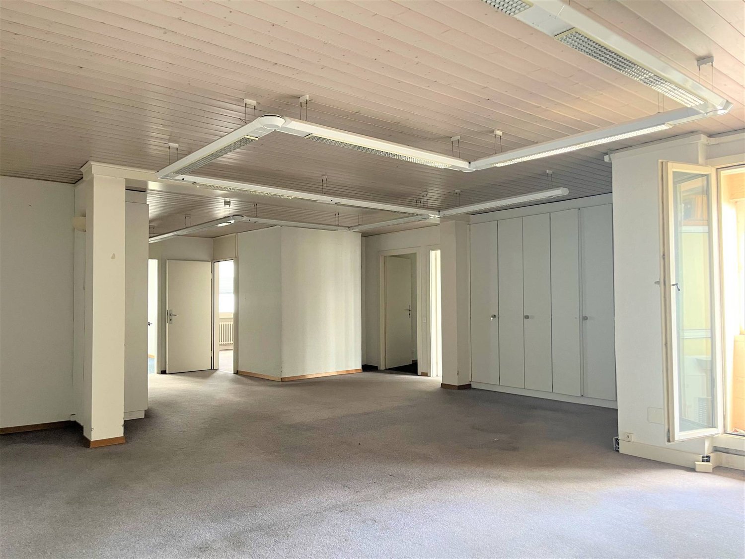 305m² Büro, Foto 1 von 7