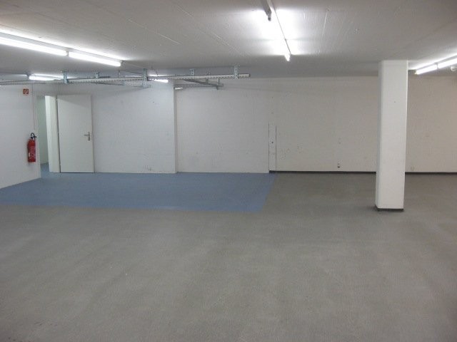 152m² storage room