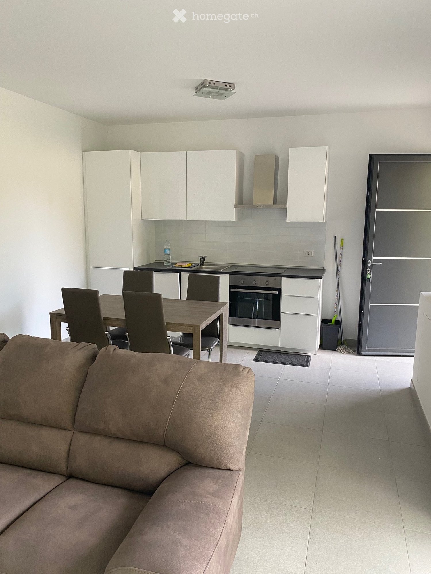 3-Zimmer-Wohnung
Vermietung einer 3-Zimmer-Wohnung in Porlezza, 1 Badezimmer, 1 Keller und 2 Aussenparkplätze. Zentrale Lage
Nebenkosten inklusive