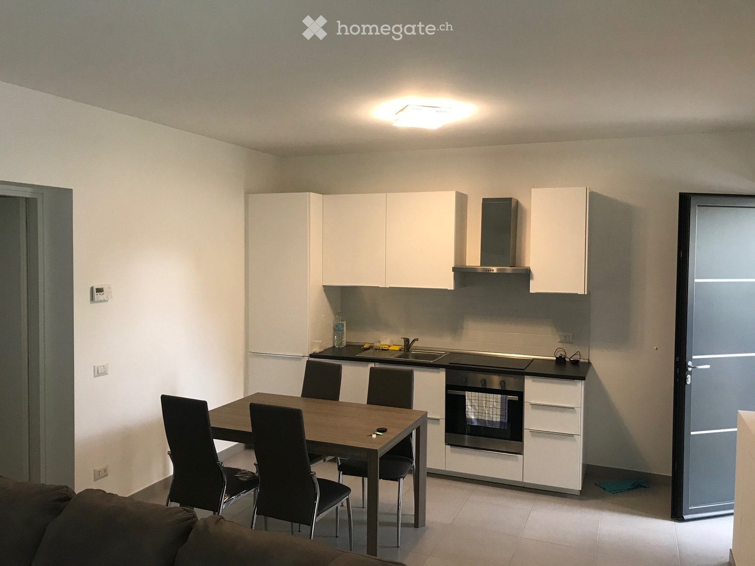 3-Zimmer-Wohnung
Vermietung einer 3-Zimmer-Wohnung in Porlezza, 1 Badezimmer, 1 Keller und 2 Aussenparkplätze. Zentrale Lage
Nebenkosten inklusive