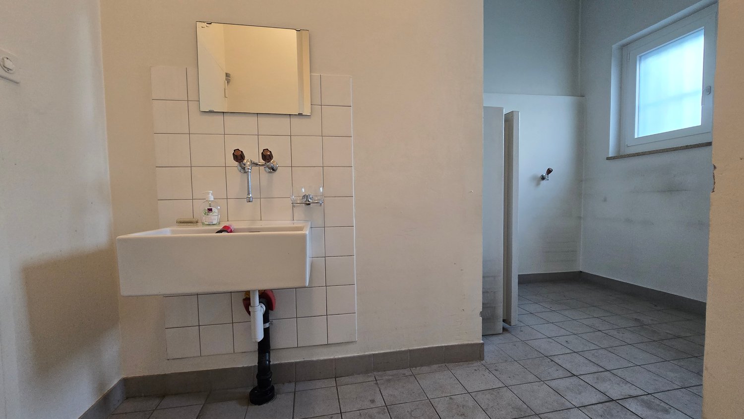 190m² commercial