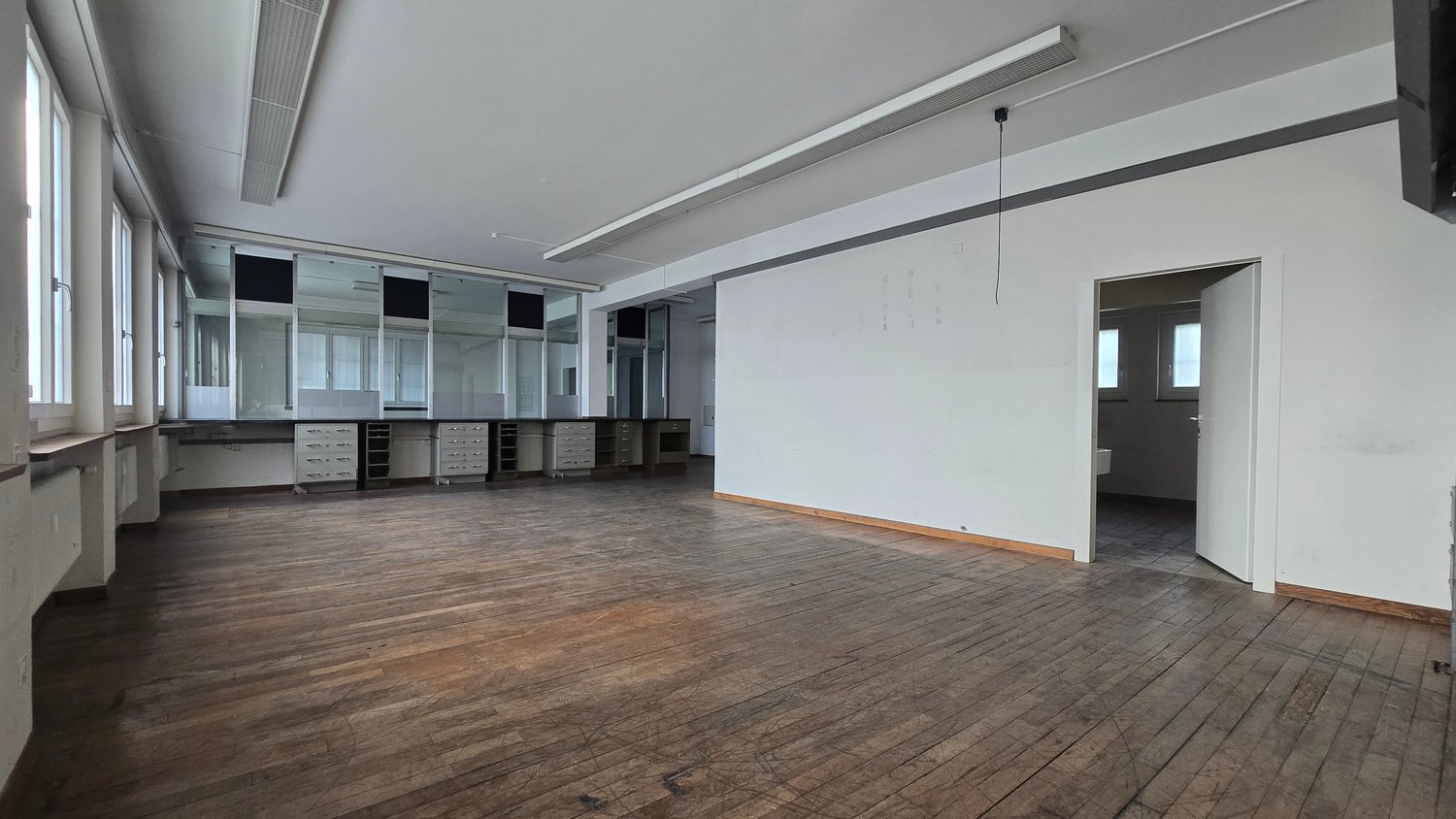 190m² commercial